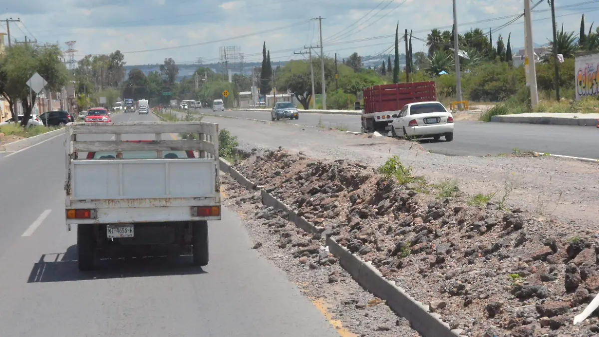 Condiciones de arteria provoca múltiples accidentes viales.  foto Luis Luévanos